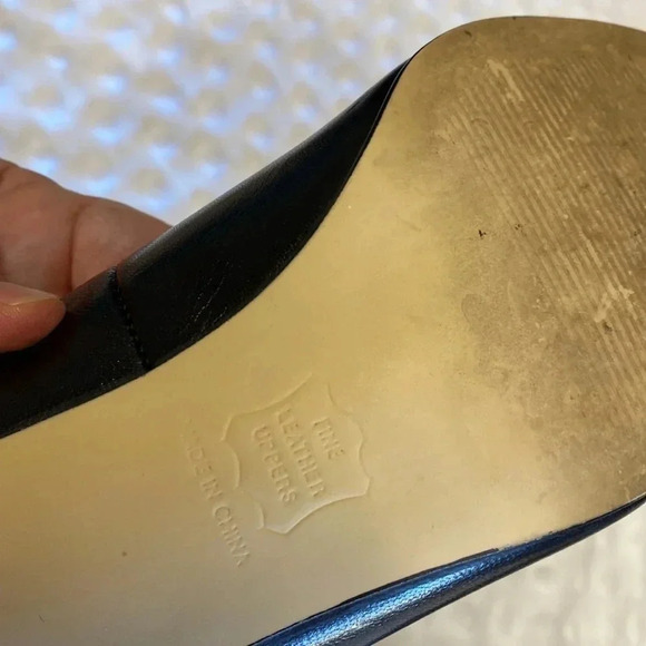 Ros Hommerson Black Leather Patent Toe Pumps - Picture 11 of 12